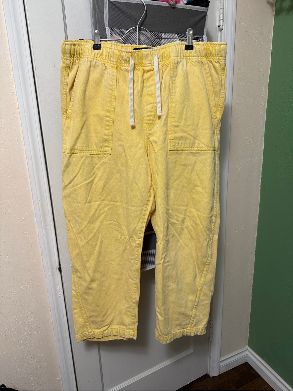 GAP Men's Pale Yellow Drawstring Joggers